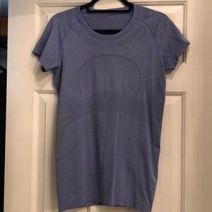 Periwinkle size 10 lululemon swiftly tee 🍋